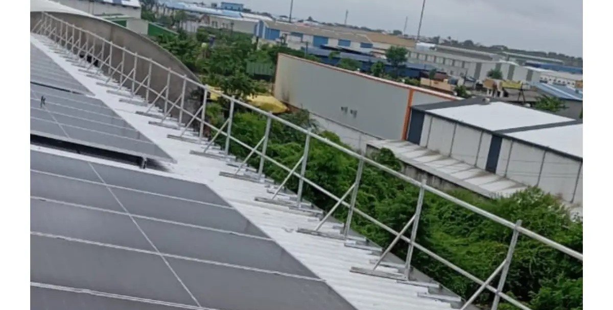 Why Solar Handrail Systems Are Becoming Essential for Industrial Rooftop Solar Projects in India