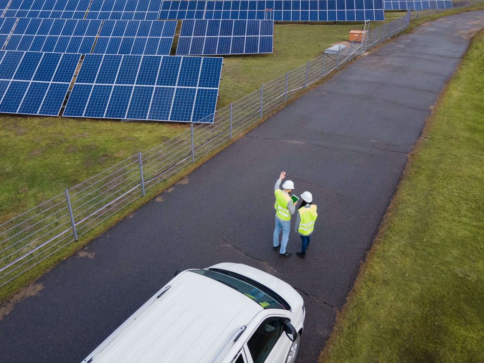 From Design to Installation: What to Expect When  You Choose a Professional Solar Car Port 